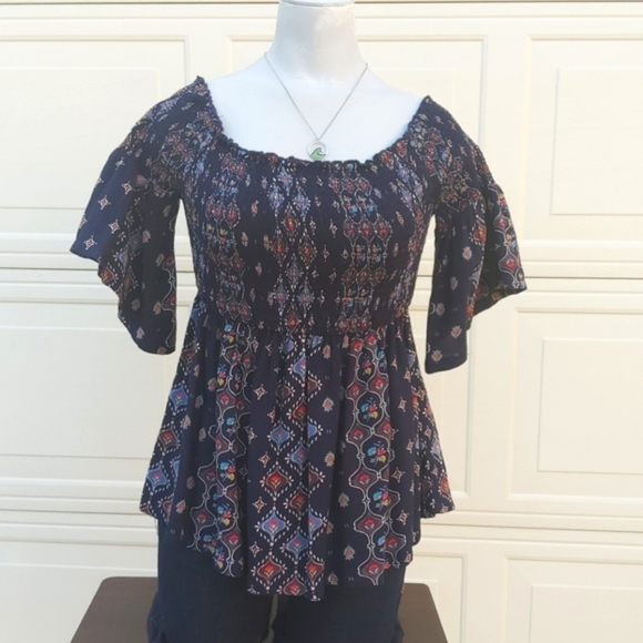 HOLLISTER blouse. - Picture 2 of 5